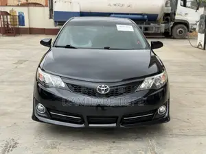 Toyota Camry SE V6 4dr Sedan (3.5L 6cyl 6A) 2012 Black