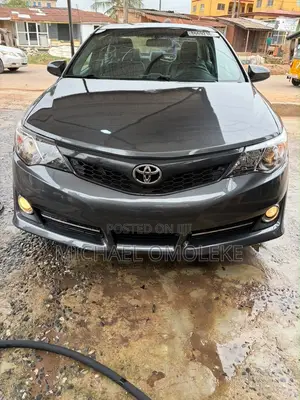Toyota Camry SE 4dr Sedan (2.5L 4cyl 6A) 2013 Gray