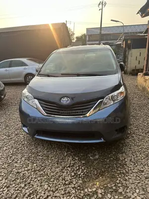 Toyota Sienna LE FWD 8-Passenger 2013 Blue