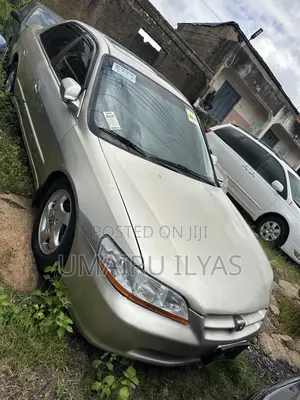 Honda Accord 1998 Gold