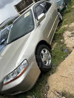Honda Accord 1998 Gold