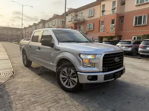 Ford F-150 XL 4x2 SuperCrew Cab Styleside 6.5 ft. box 157 in. WB 2017