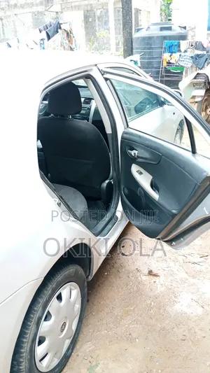 Toyota Corolla 2010 Silver