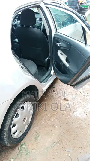 Toyota Corolla 2010 Silver
