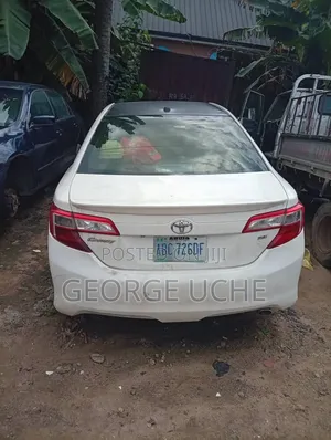 Toyota Camry SE 4dr Sedan (2.5L 4cyl 6A) 2013 White