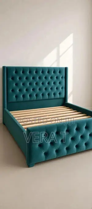 6x4 Luxury Chesterfield Velvet Bed Frame With Crystal Buttons
