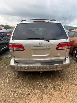 Toyota Sienna XLE 2002 Brown