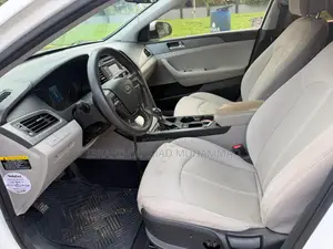 Hyundai Sonata Base Sedan FWD (2.4L 4cyl 6A) 2017 White