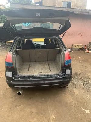 Toyota Matrix XR Hatchback FWD (1.8L 4cyl 4A) 2005 Black