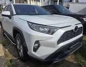Toyota RAV4 Limited 2021 White