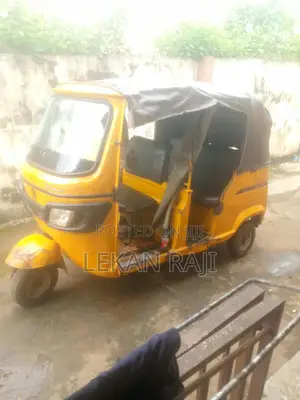 TVS King Cargo 2022 Yellow