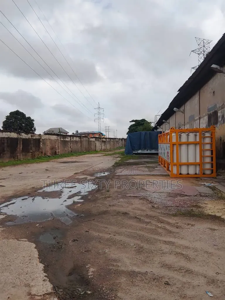 2400sqm Warehouse Exclusive Compound