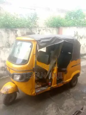 TVS King Cargo 2022 Yellow