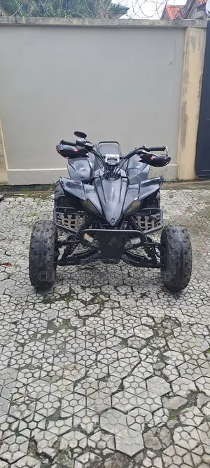 Yamaha 2002 Black