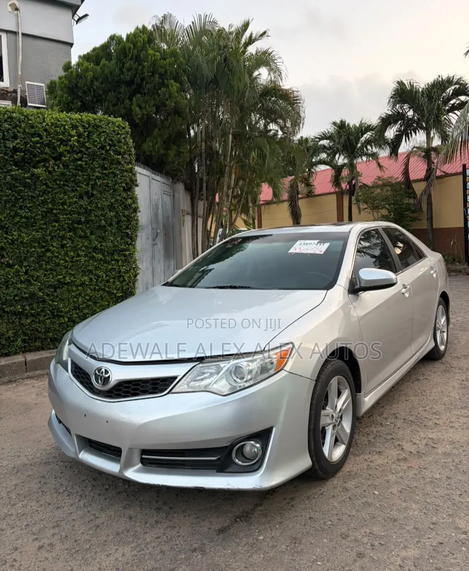 Toyota Camry 2014 Silver