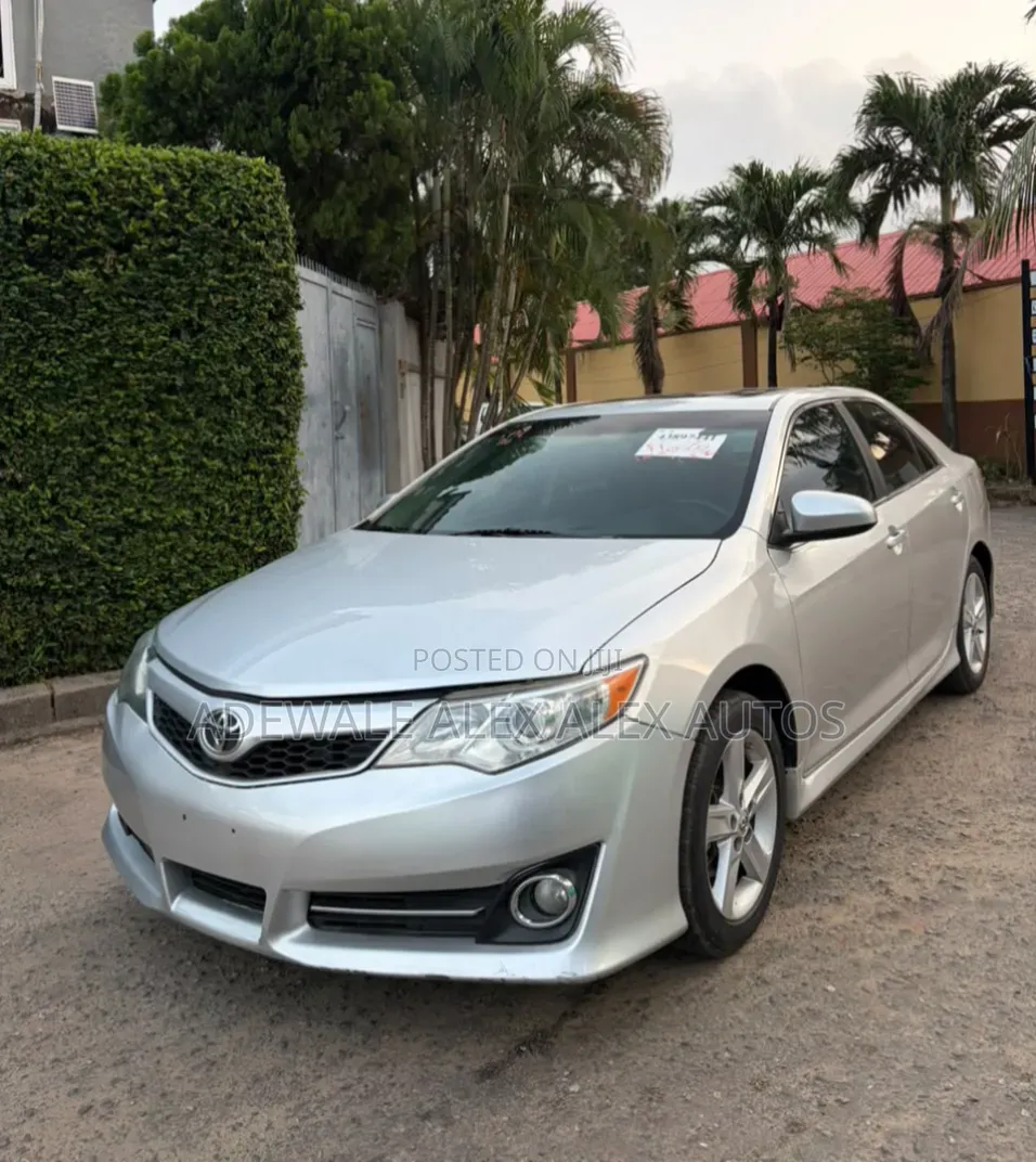 Toyota Camry 2014 Silver