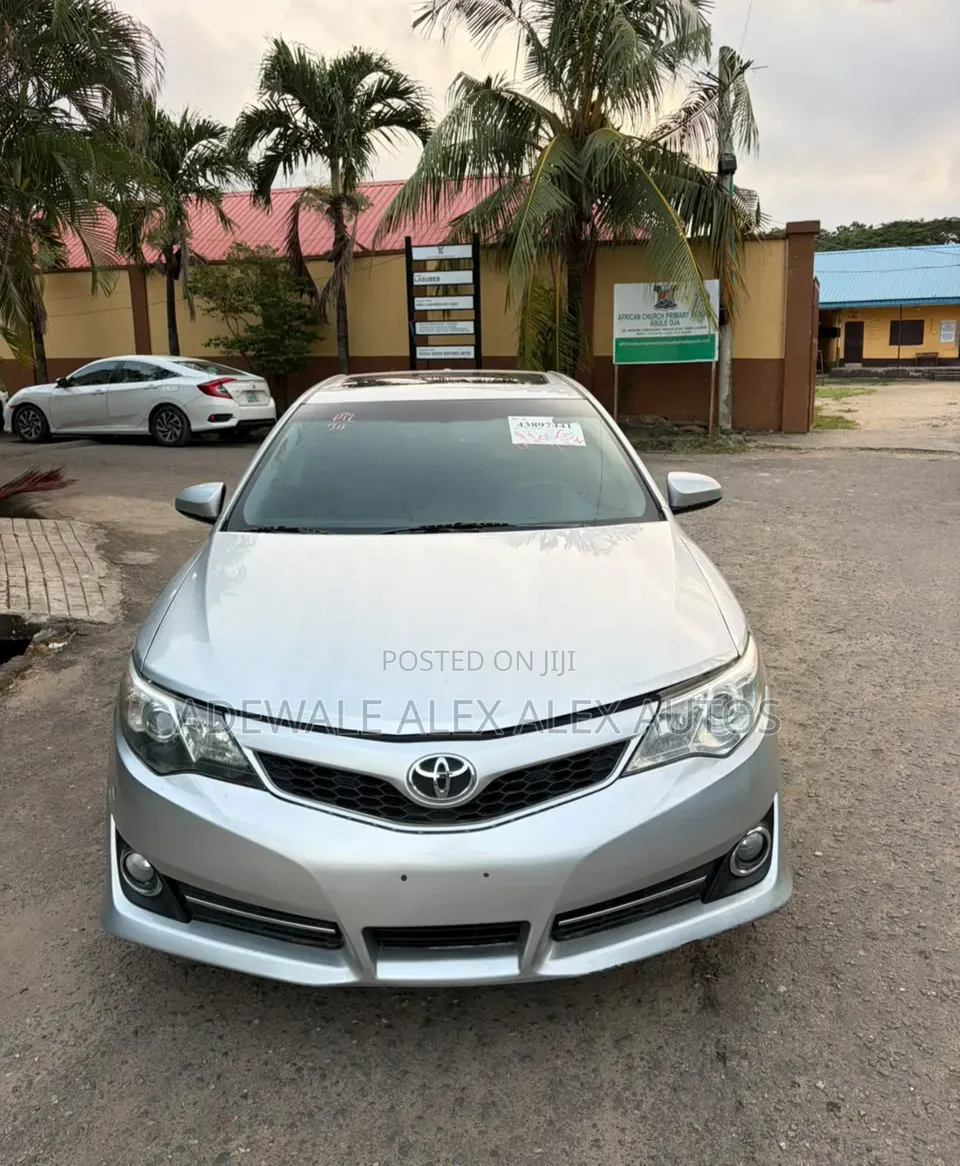 Toyota Camry 2014 Silver