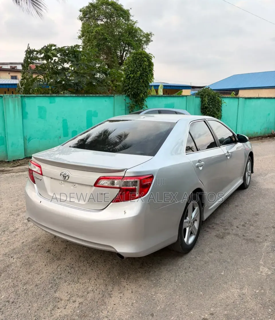 Toyota Camry 2014 Silver