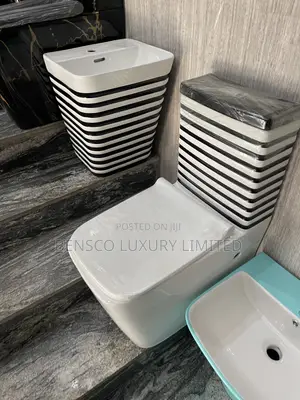 Striped White and Black Ceramic WC Toilet