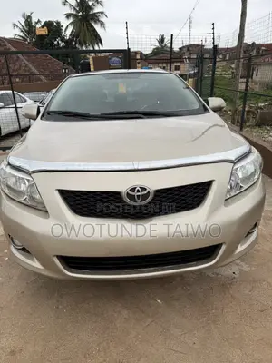 Toyota Corolla 2010 Gold