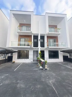 4bdrm Duplex in Lekki Phase 2 for sale
