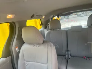 Toyota Sienna XLE 8 Passenger (3.5L 6cyl 6A) 2016 Red
