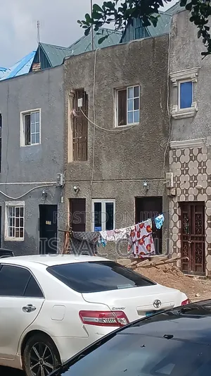 3 Bedroom Flat Downstairs