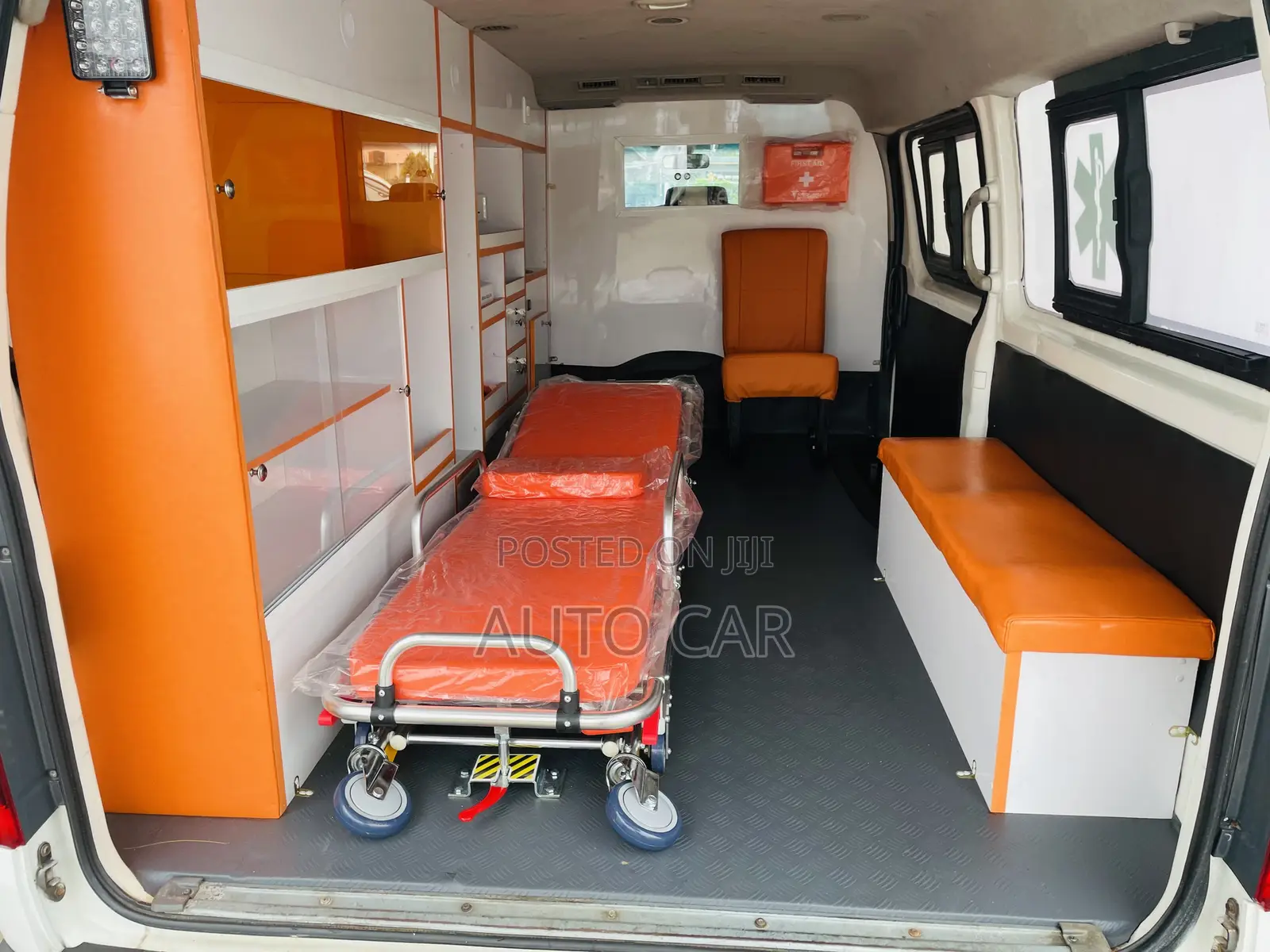 Toyota HiAce 2015 White