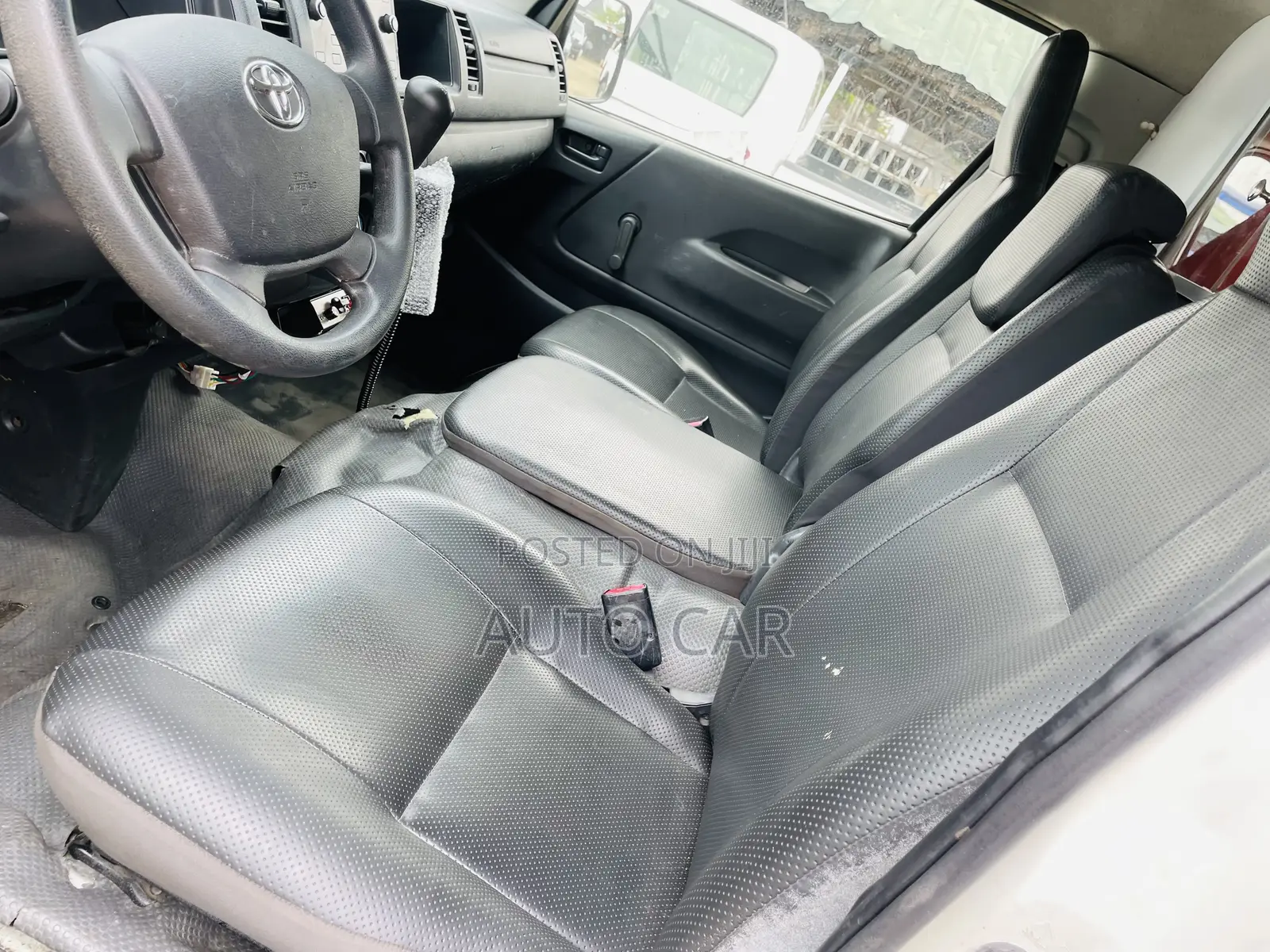 Toyota HiAce 2015 White