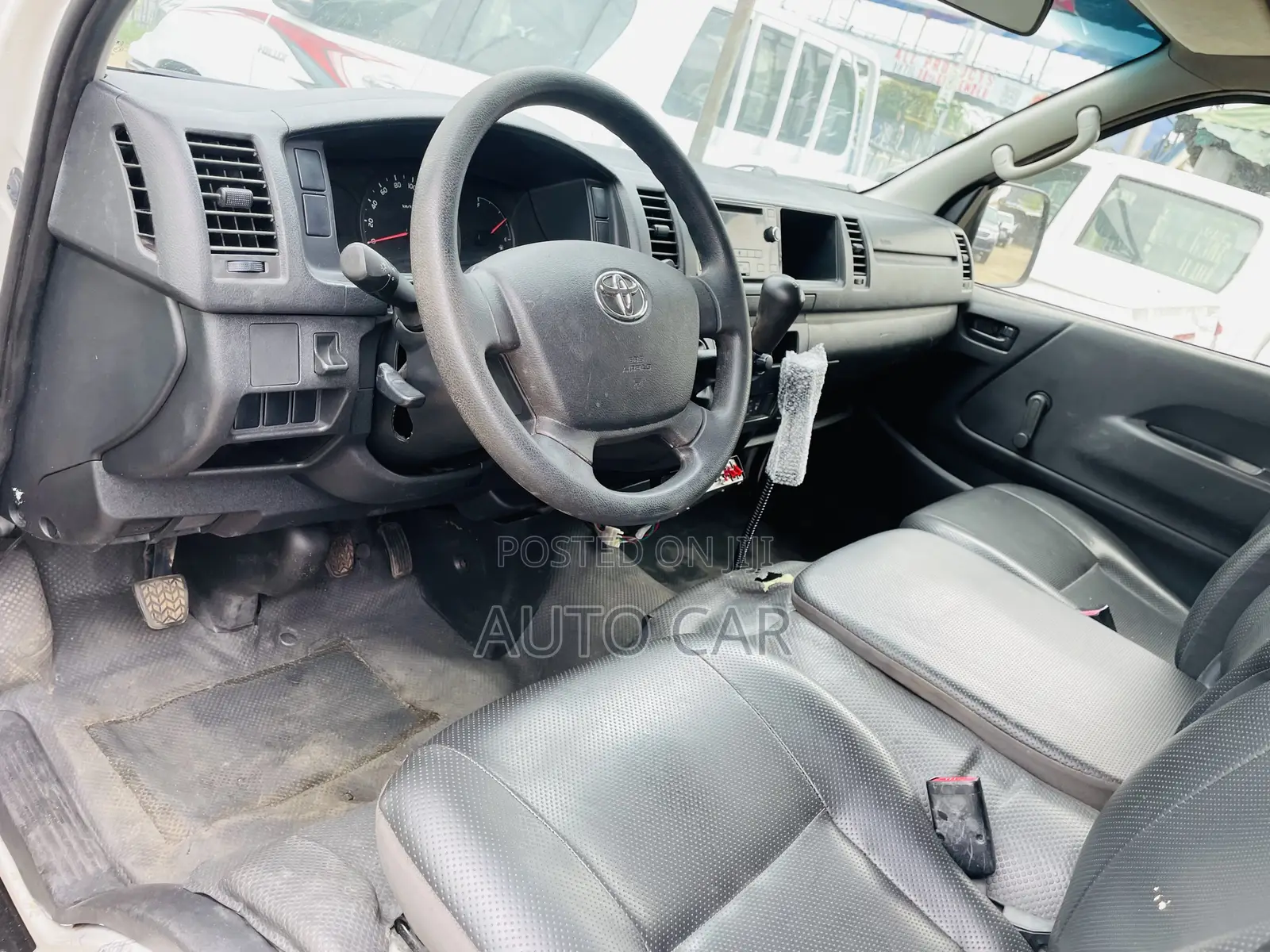 Toyota HiAce 2015 White