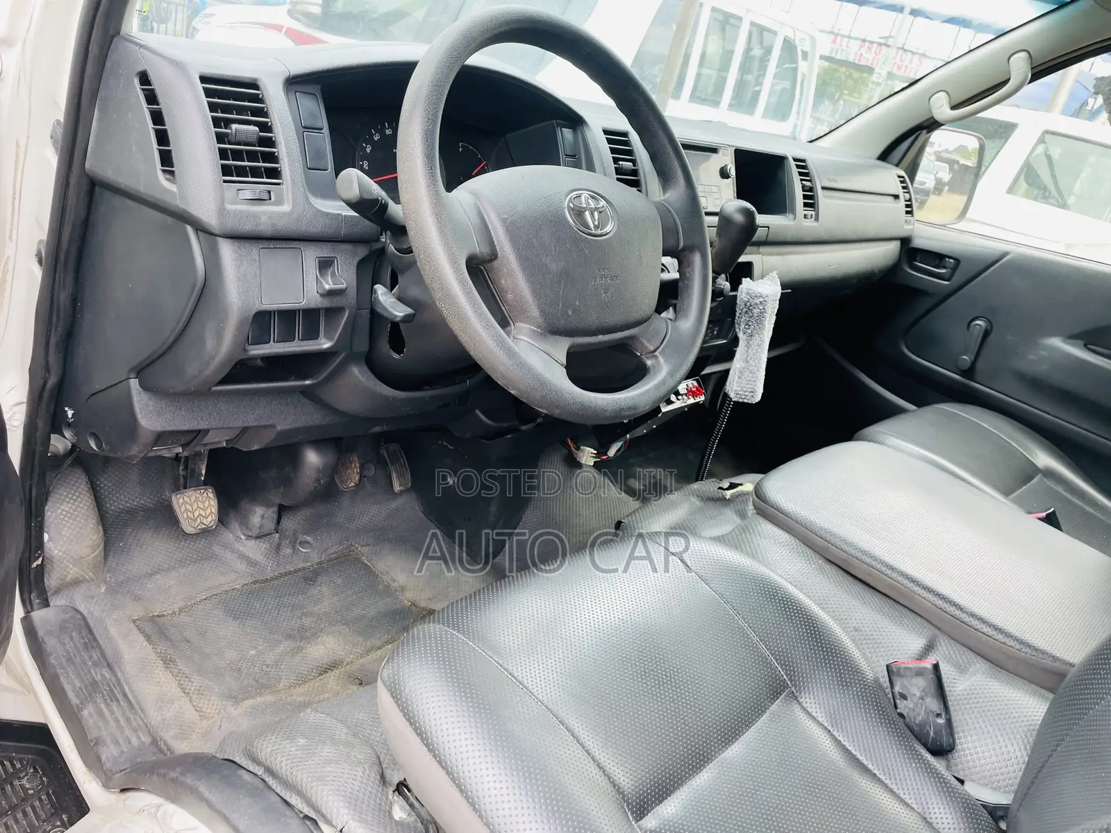 Toyota HiAce 2015 White