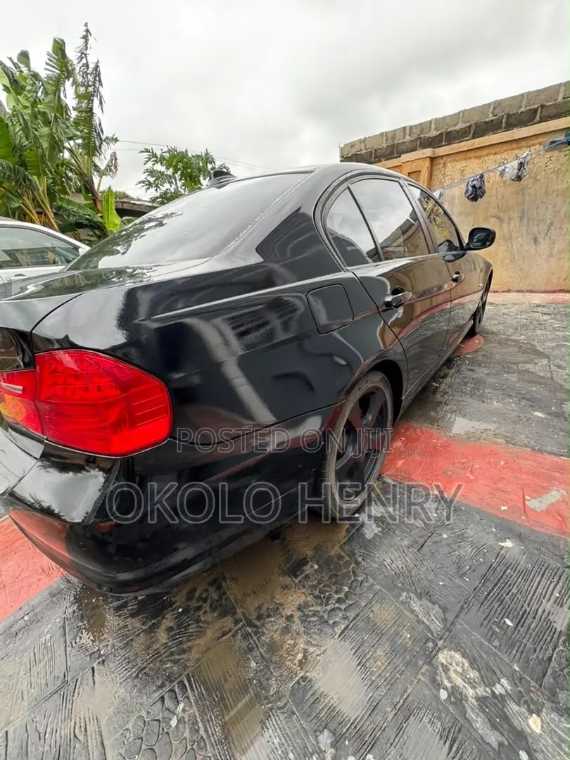 BMW 323i 2011 Black