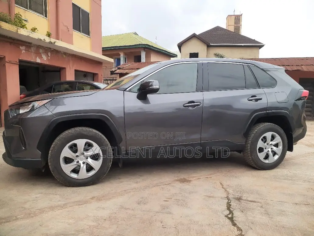 Toyota RAV4 2022 Gray