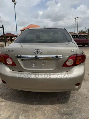 Toyota Corolla 2010 Gold