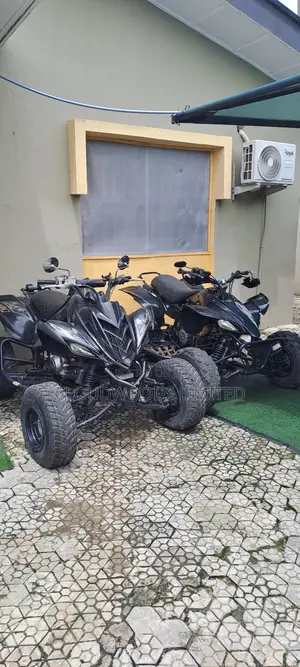 Yamaha 2002 Black