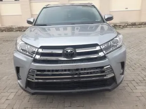 Toyota Highlander XLE 4dr SUV AWD (3.5L 6cyl 6A) 2015 Silver