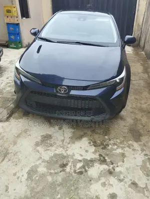 Toyota Corolla XLE (1.8L 4cyl 2A) 2019 Blue