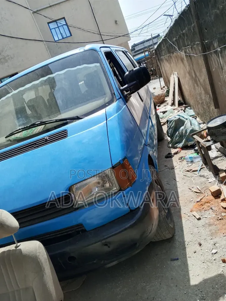 Volkswagen Transporter 2005 Blue