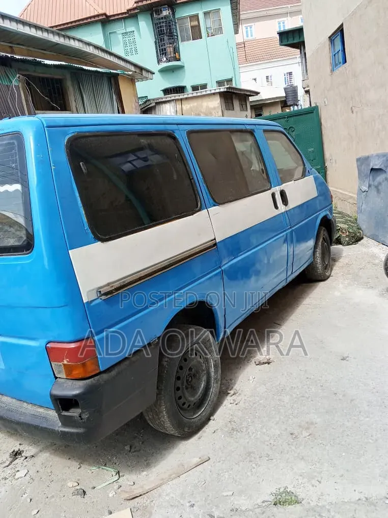 Volkswagen Transporter 2005 Blue
