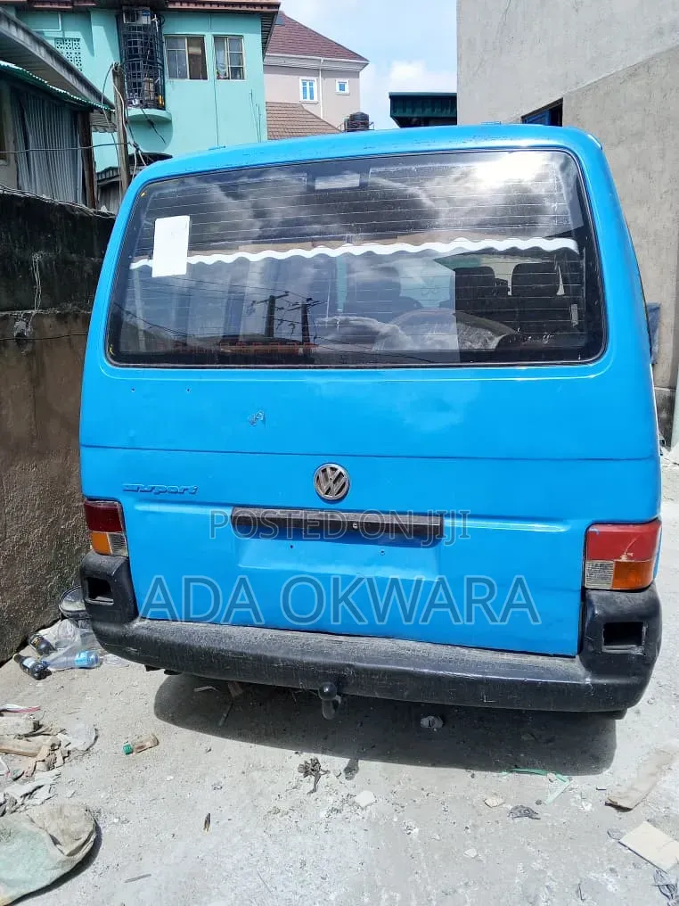 Volkswagen Transporter 2005 Blue
