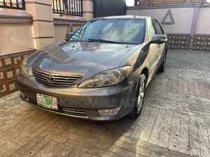 Toyota Camry 2005 Gray