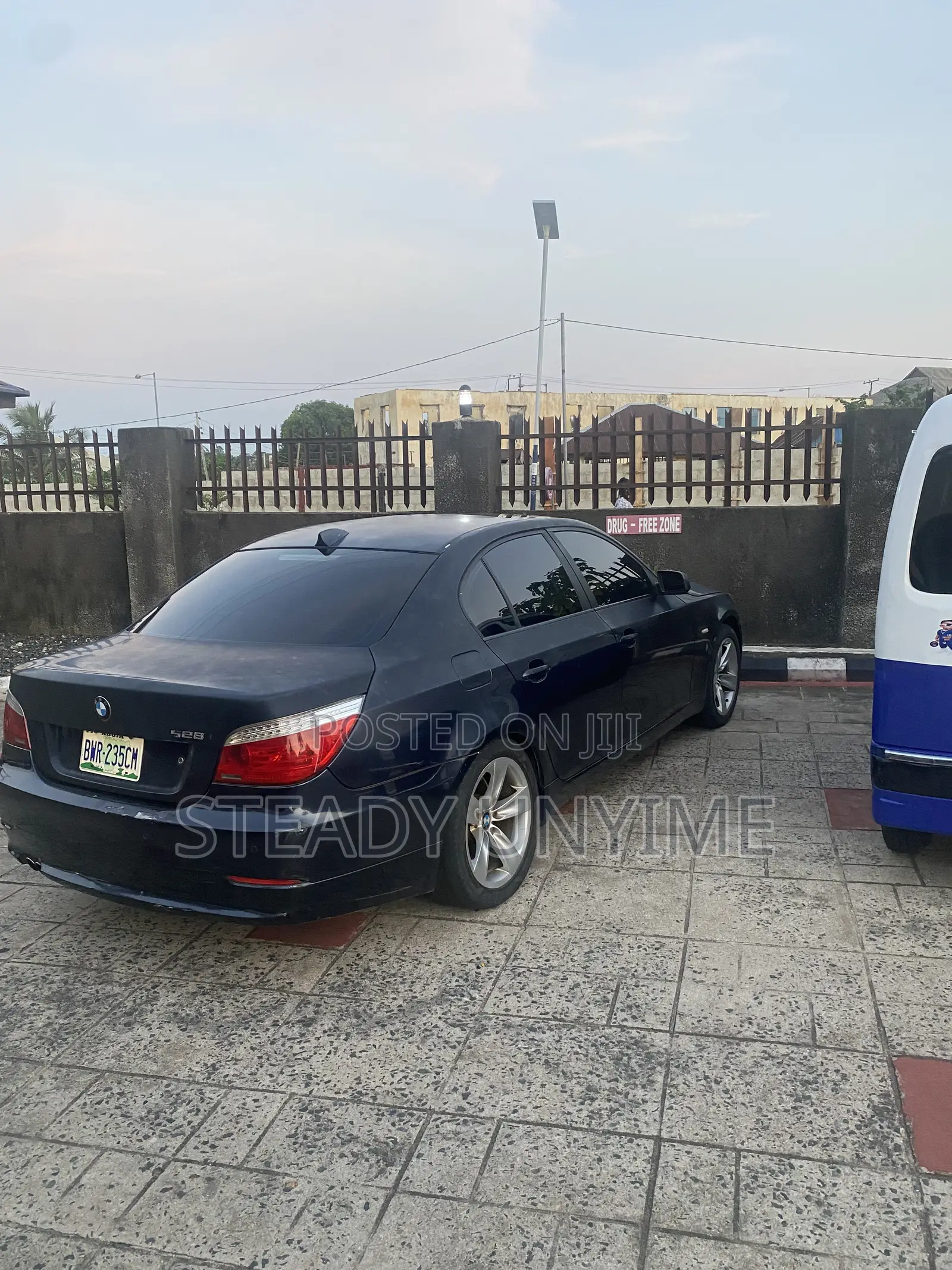 BMW 528i 2009 Blue