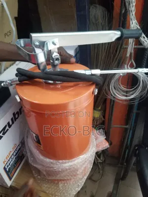 Caterpillar (CAT) Manual Grease Pump