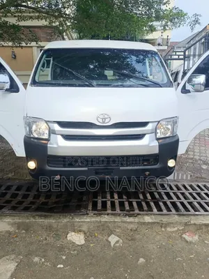 Toyota HiAce 2015 White