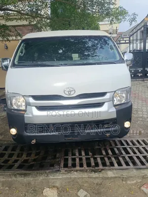 Toyota HiAce 2015 White
