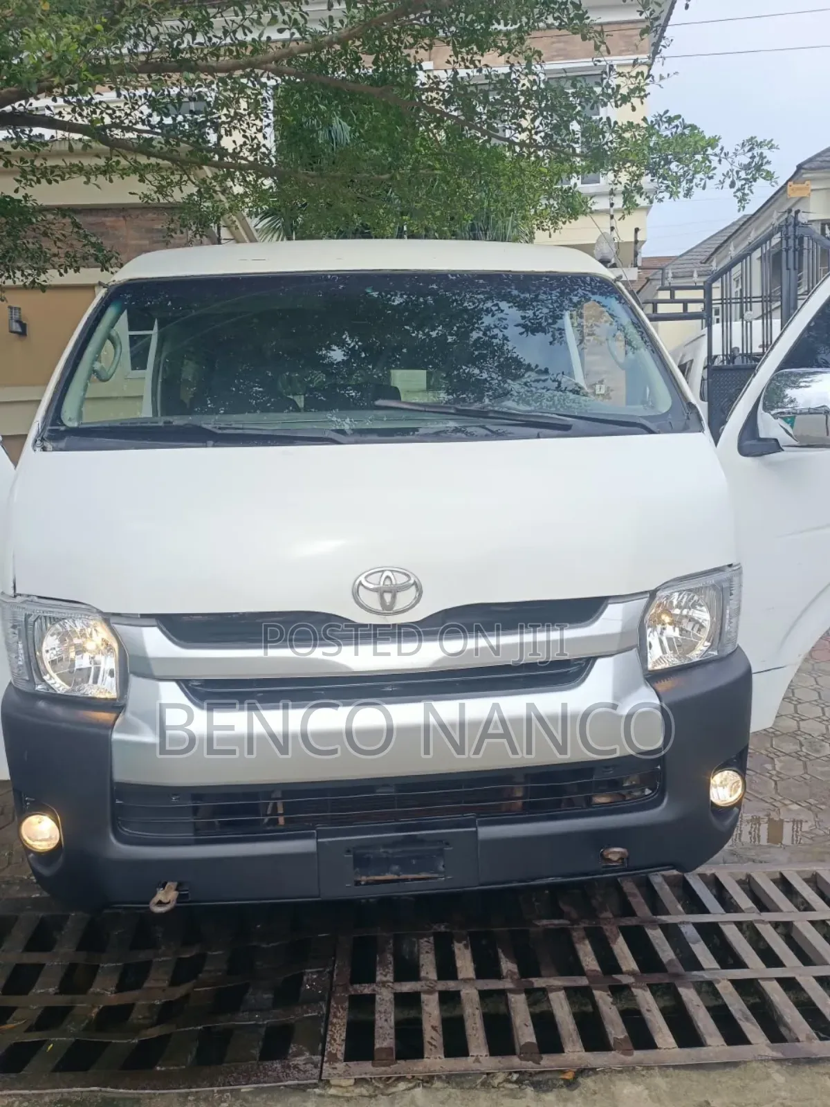 Toyota HiAce 2015 White
