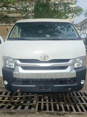 Toyota HiAce 2015 White