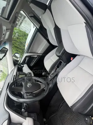 Toyota RAV4 XLE 4dr SUV AWD (2.5L 4cyl 6A) 2018 Blue