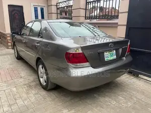 Toyota Camry 2005 Gray