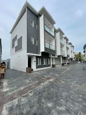 4bdrm Townhouse/Terrace in Awoyaya for sale
